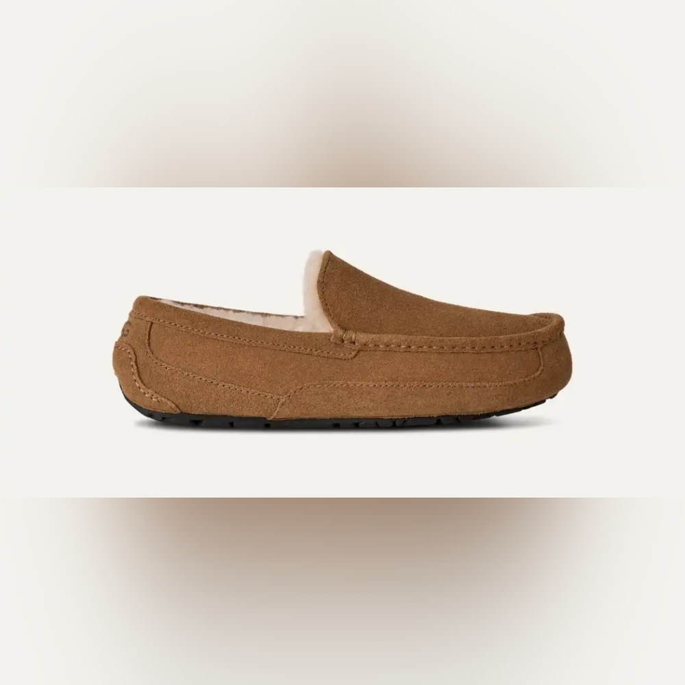 UGG Ascot Mens Slipper..Like New!!